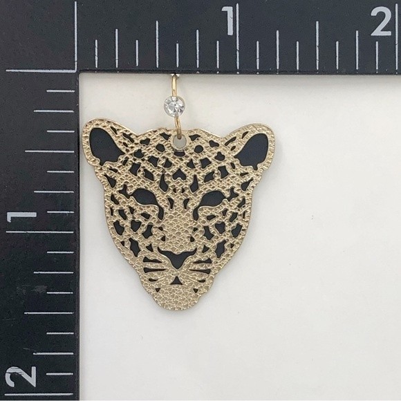 🌼 Leopard Face Gold Dangle Earrings - Picture 3 of 4
